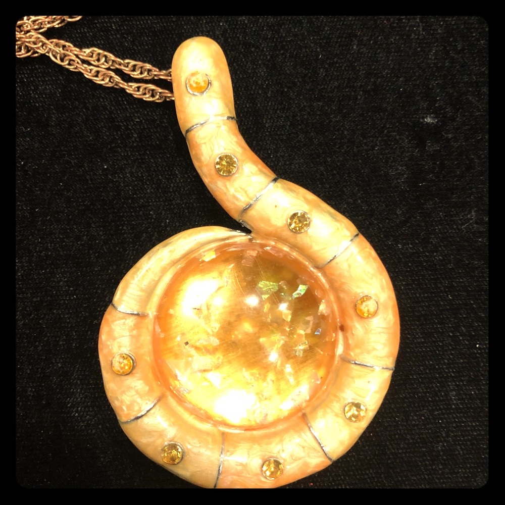 Peach Color Pearl Shine Metal Necklace.